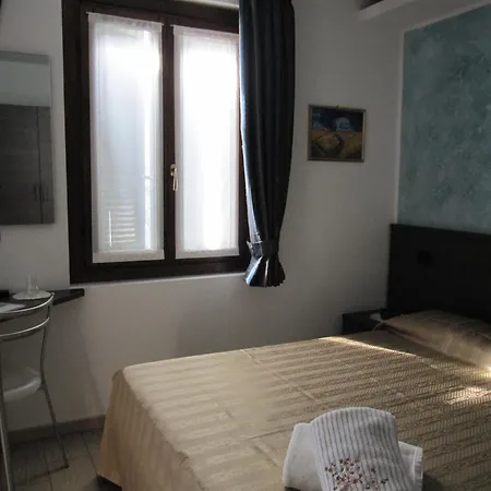 Oda ve Kahvaltı Lori Gravedona