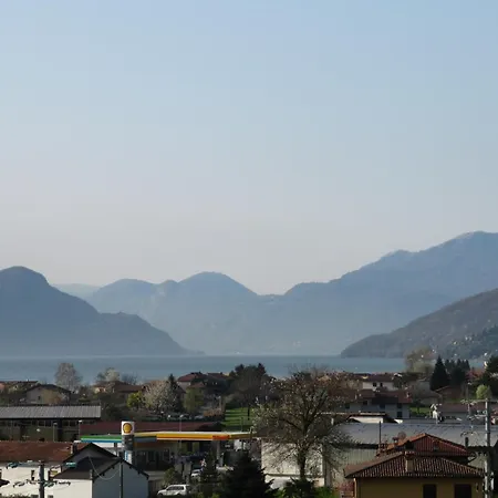 לינה וארוחת בוקר Lori 4*